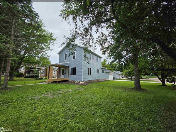 607 E Main Street, Lake Mills, IA 50450