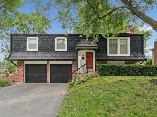 604 S Montclaire Drive, Olathe, KS 66061