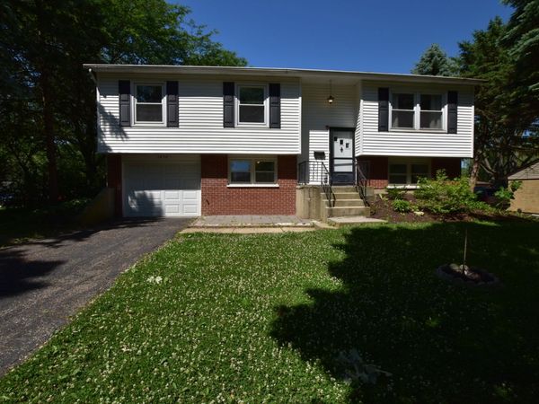 7852 Sprucewood Avenue , Woodridge, IL 60517