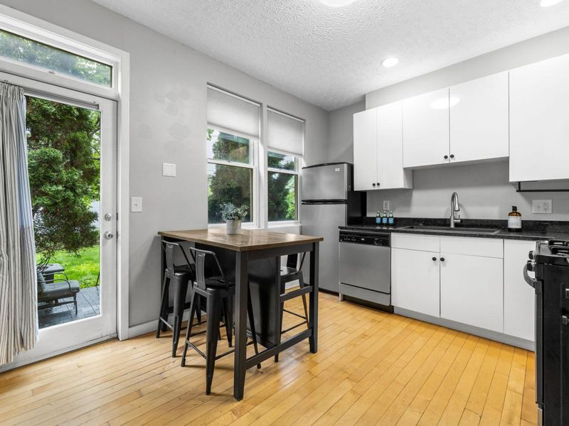 1092 Highland Street, Columbus, OH 43201 Photo 2