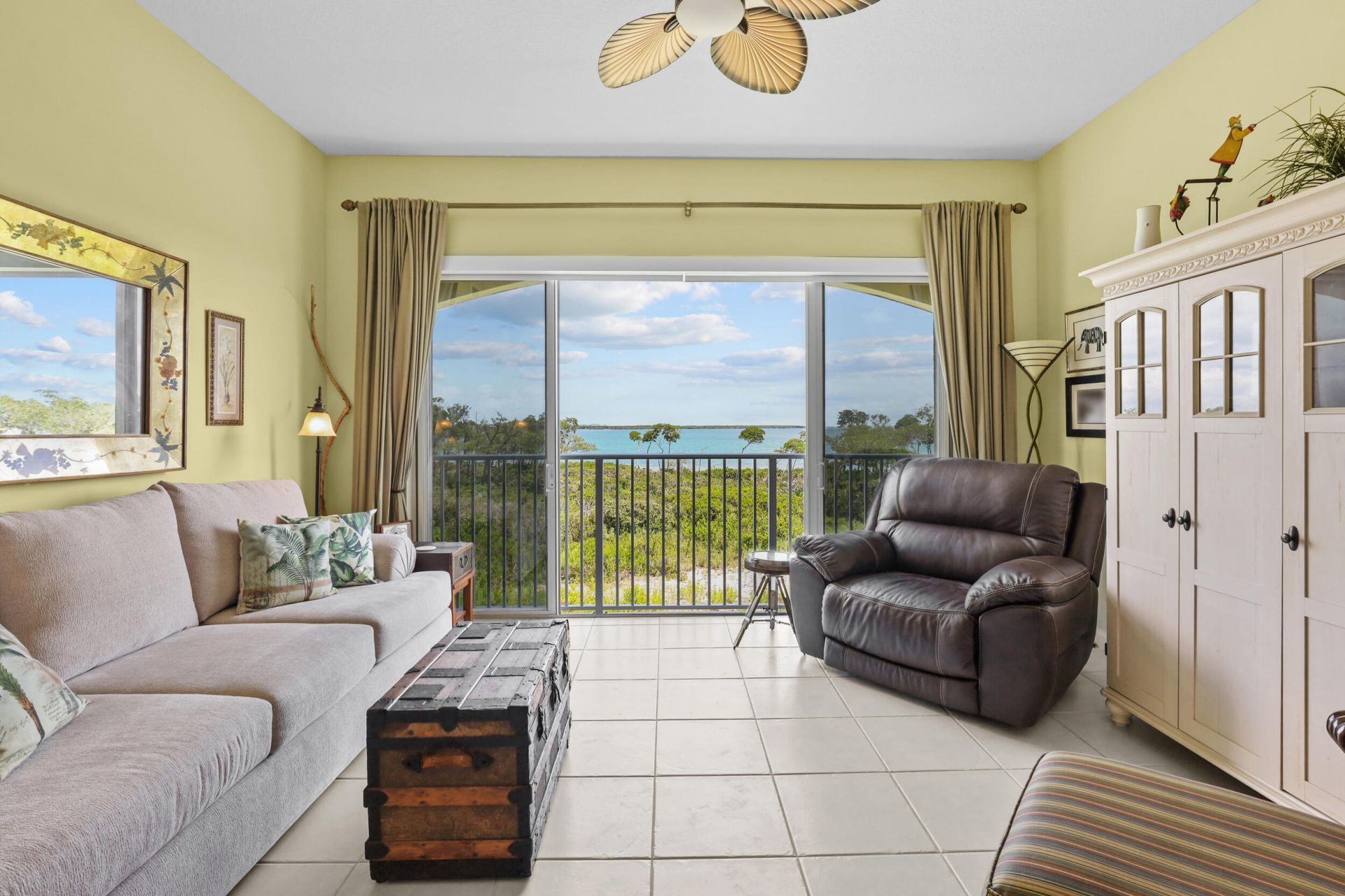 25 Harbour Isle Dr W, Unit 205, Fort Pierce, FL 34949 Photo
