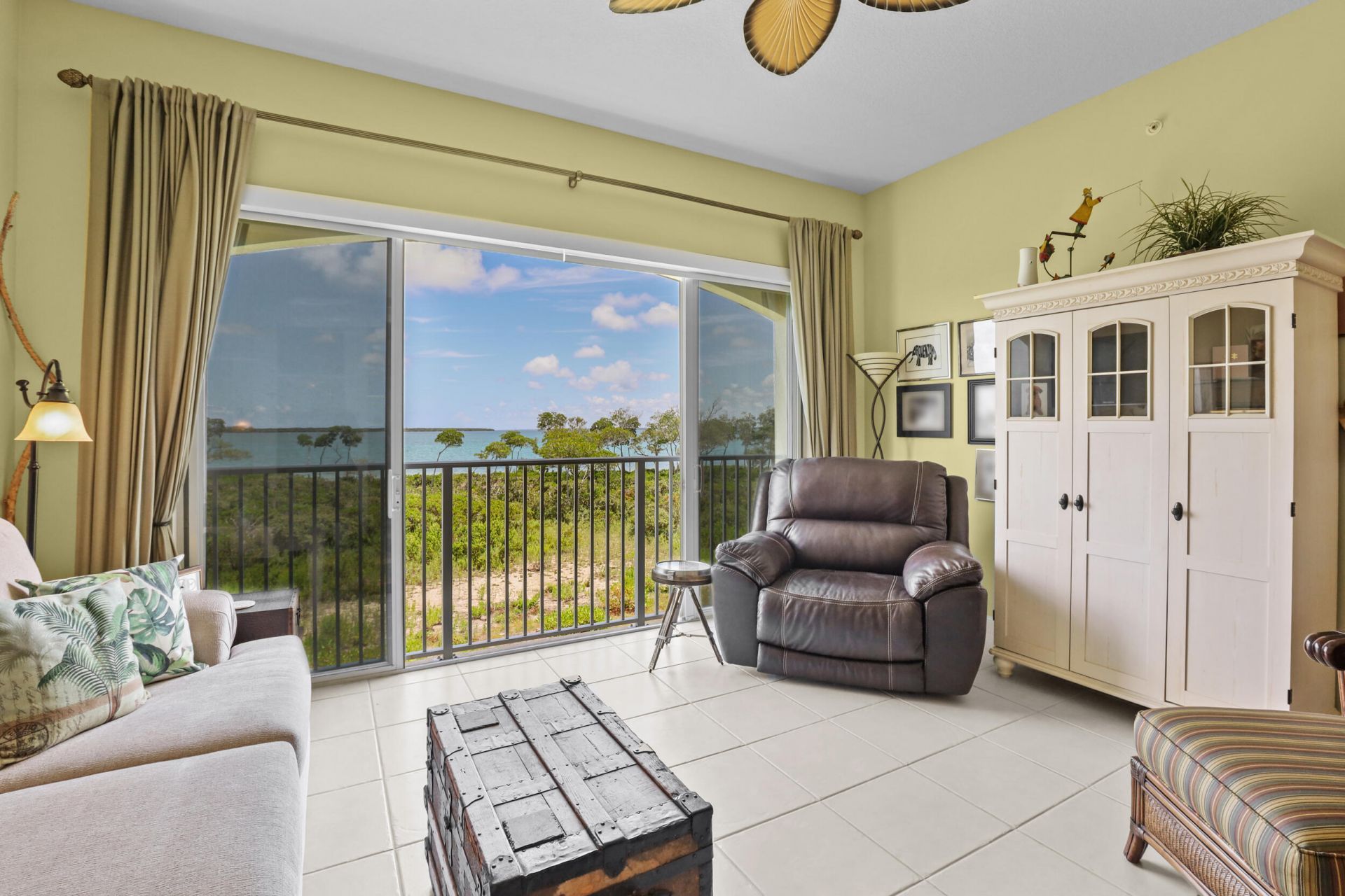 25 Harbour Isle Dr W, Unit 205, Fort Pierce, FL 34949 Photo
