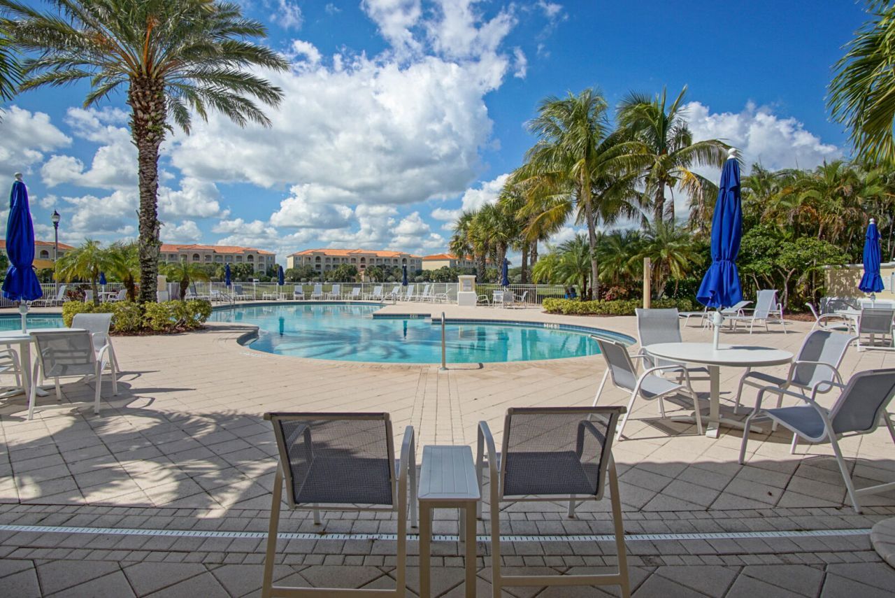25 Harbour Isle Dr W, Unit 205, Fort Pierce, FL 34949 Photo