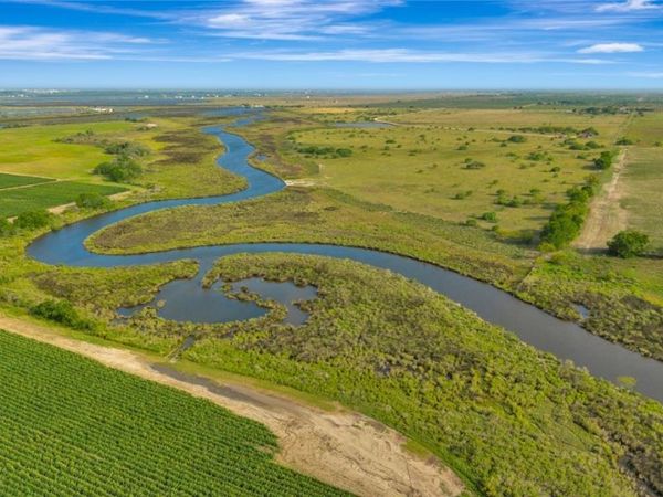 8078 State Highway 35, Palacios, TX 77465