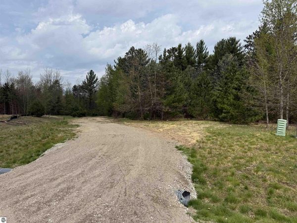 6473 Jeffrey Place, Grawn, MI 49637