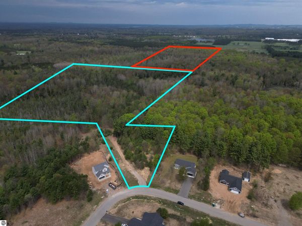 6473 Jeffrey Place, Grawn, MI 49637