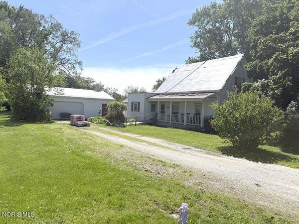 147 N Stahl Street , Bradner, OH 43406