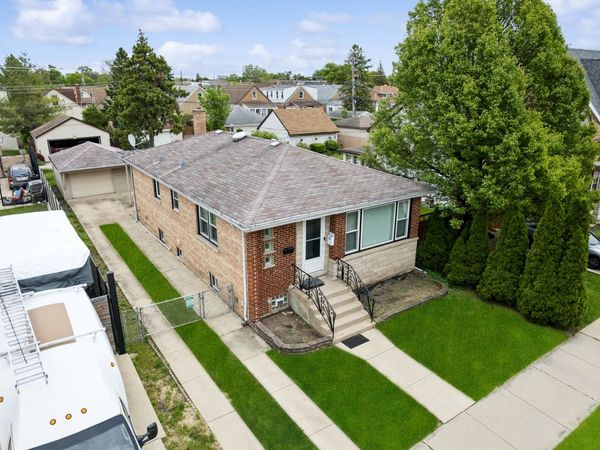 2841 N Neva Avenue , Chicago, IL 60634