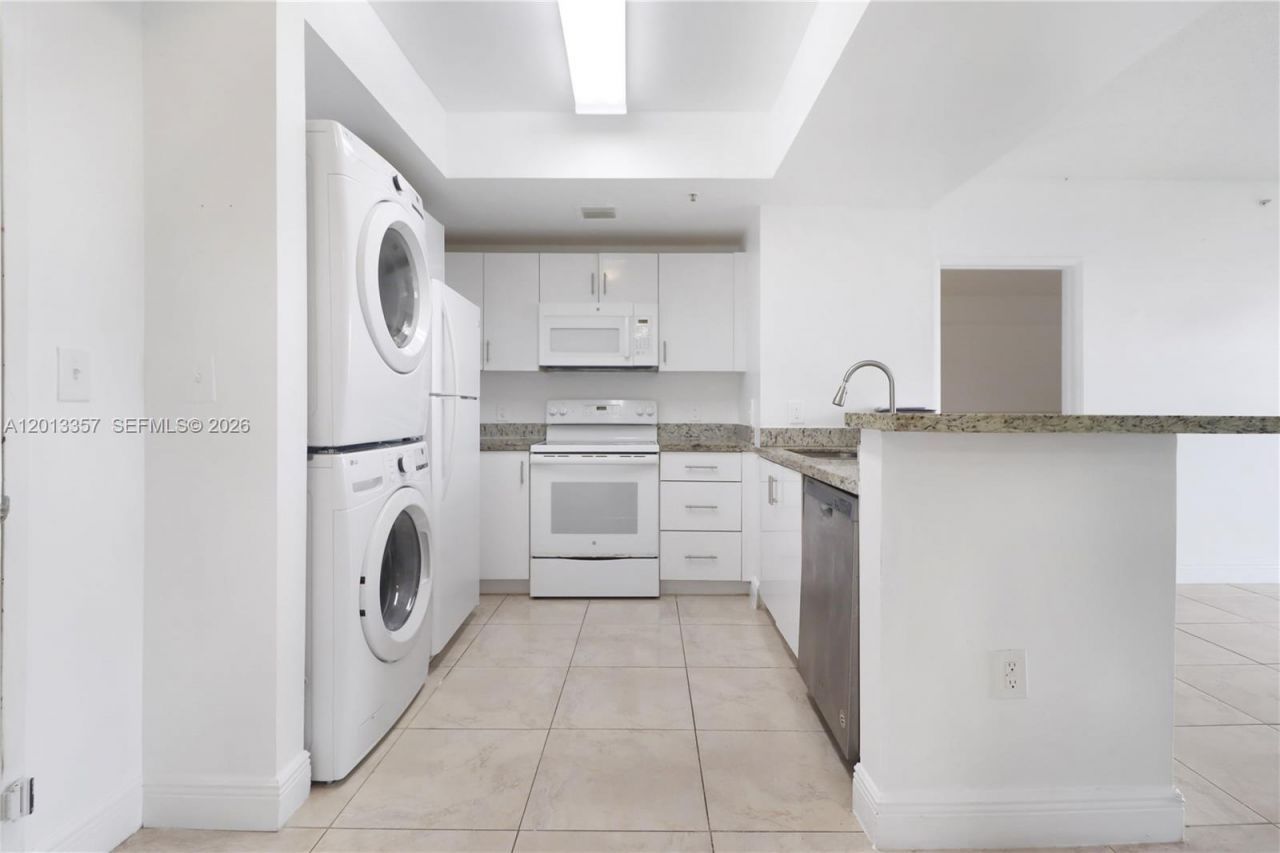 5085 NW 7th St, Unit 601, Miami, FL 33126 Photo