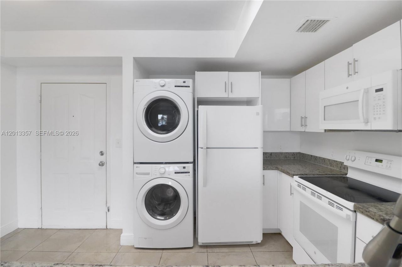 5085 NW 7th St, Unit 601, Miami, FL 33126 Photo