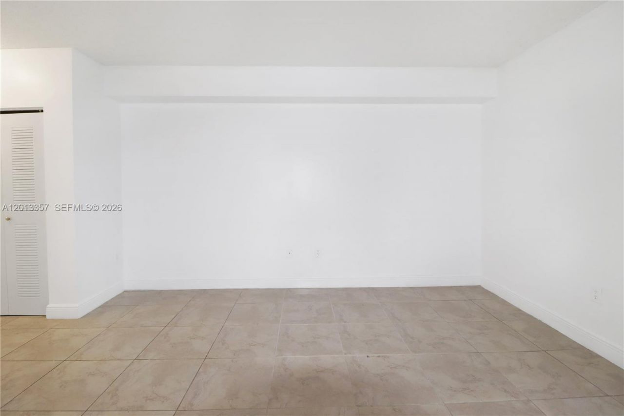 5085 NW 7th St, Unit 601, Miami, FL 33126 Photo