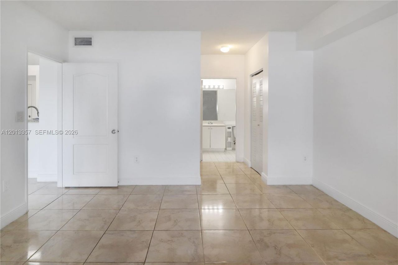 5085 NW 7th St, Unit 601, Miami, FL 33126 Photo