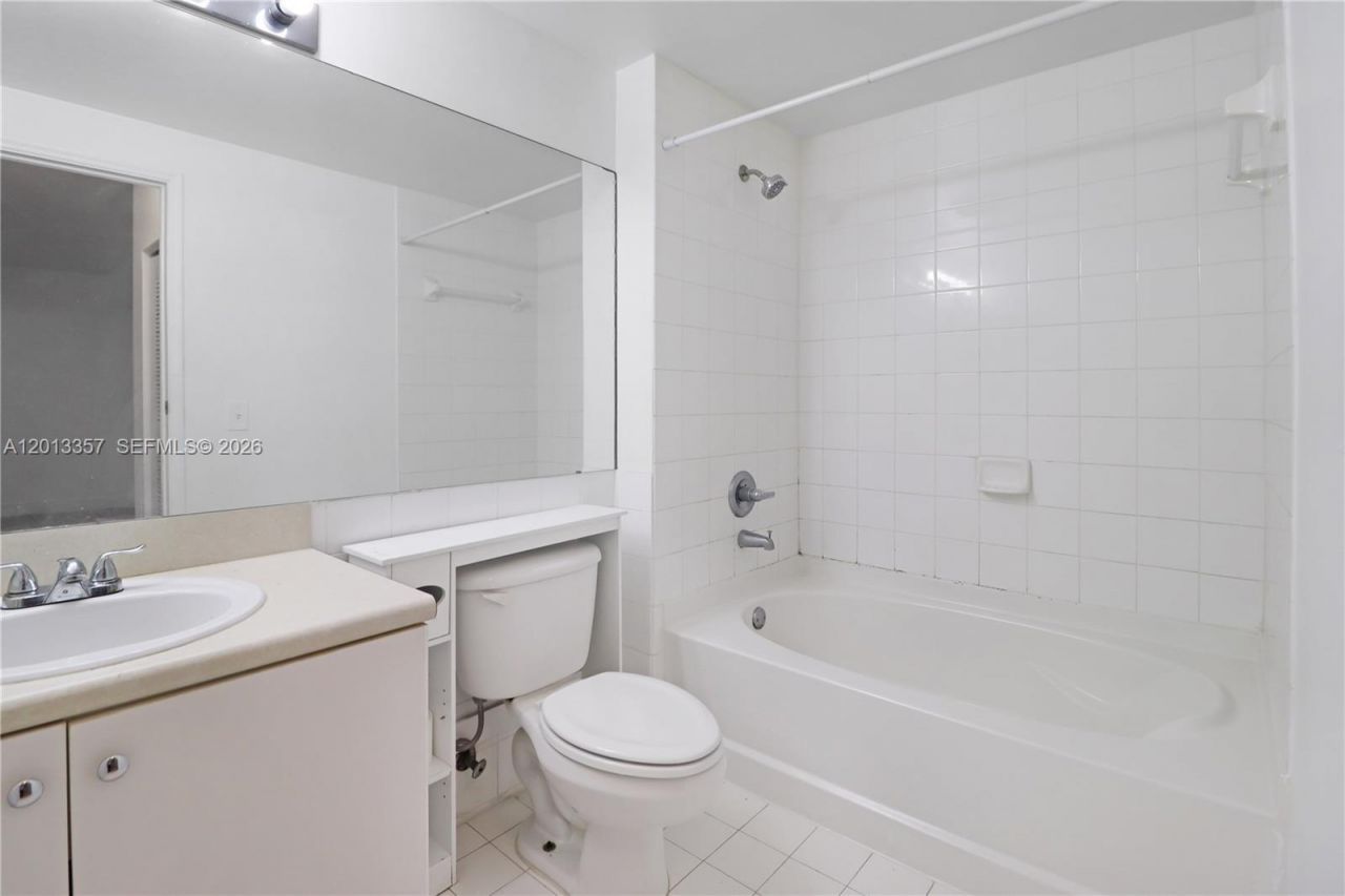 5085 NW 7th St, Unit 601, Miami, FL 33126 Photo