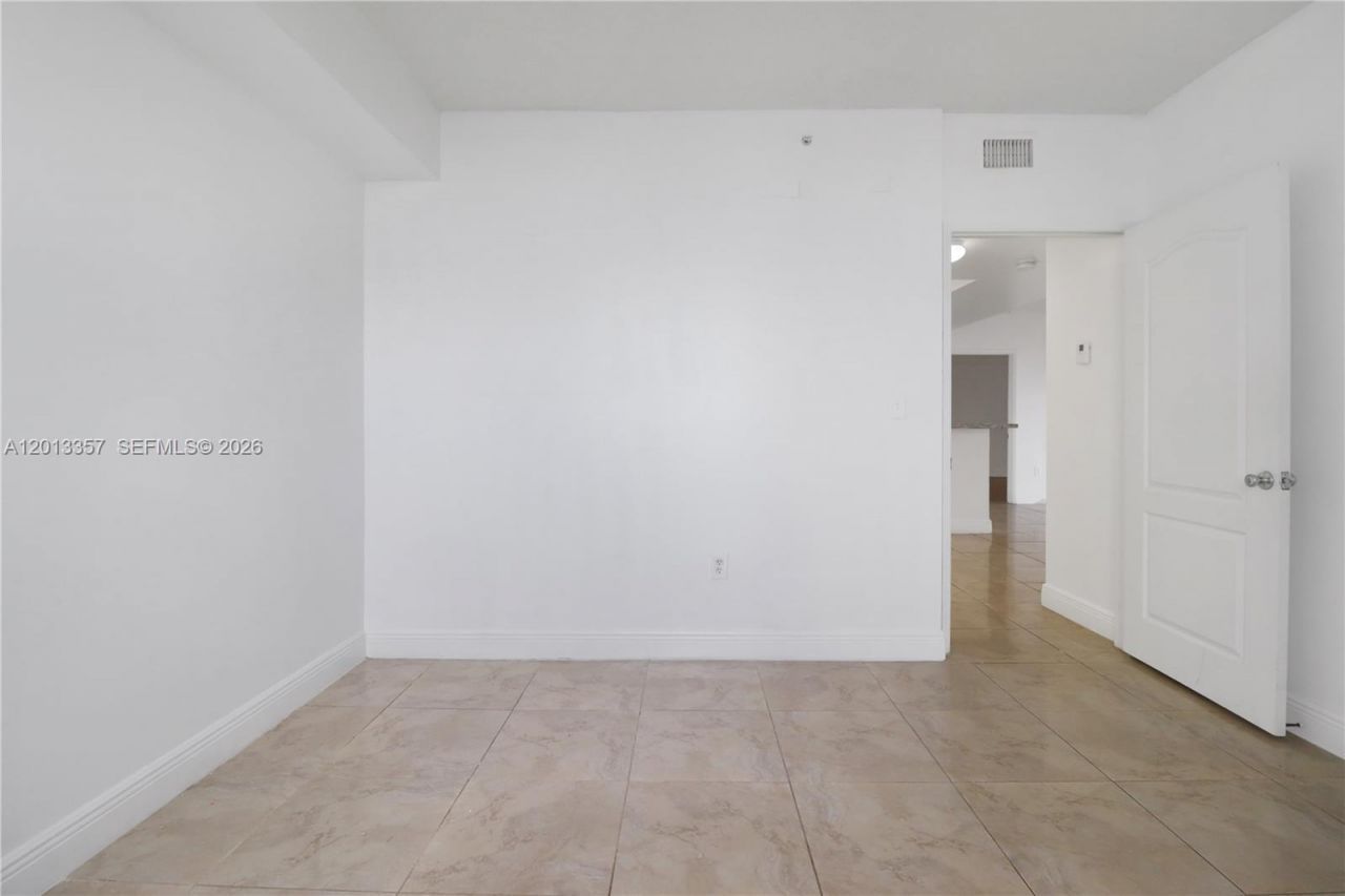 5085 NW 7th St, Unit 601, Miami, FL 33126 Photo