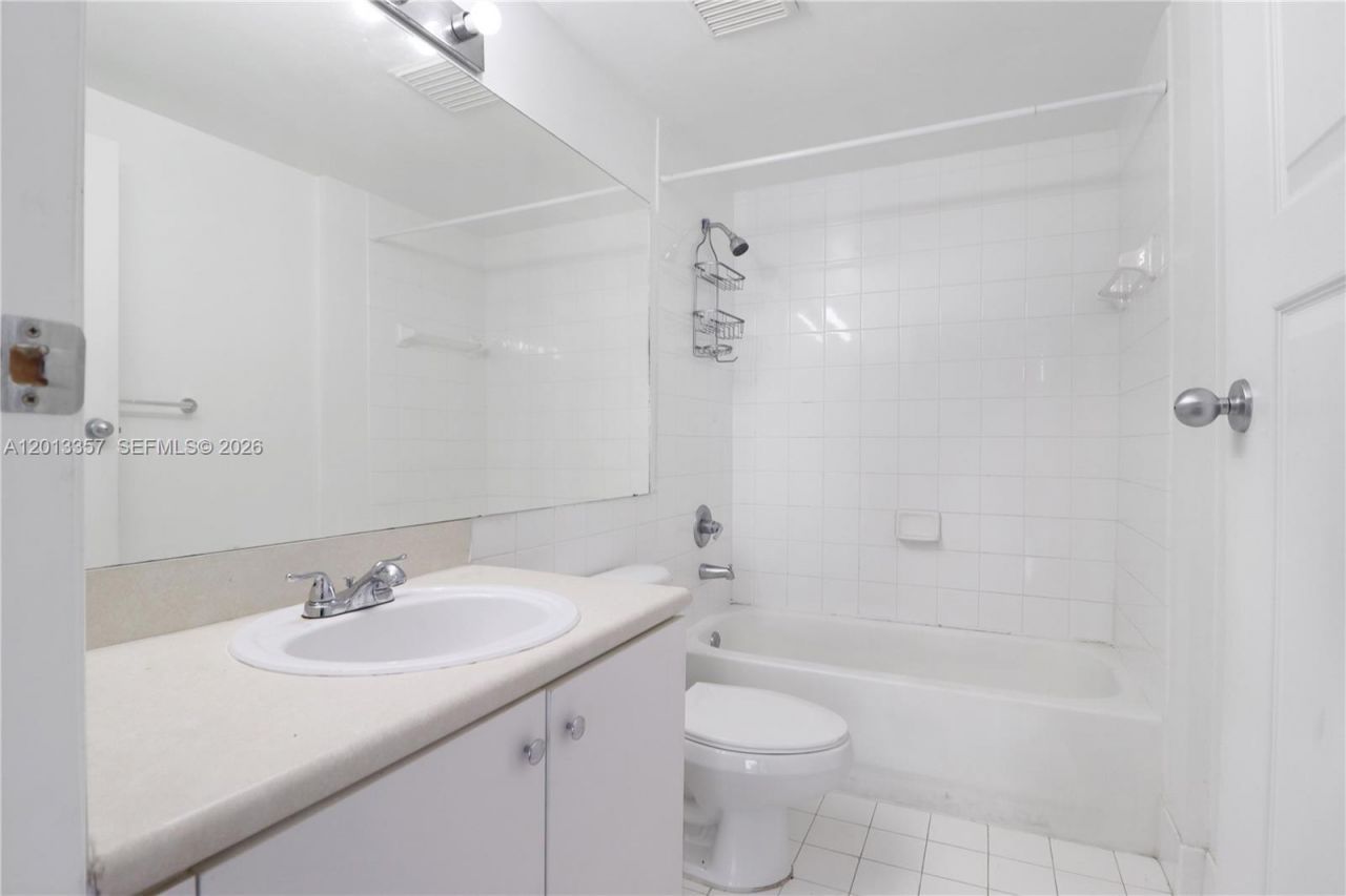 5085 NW 7th St, Unit 601, Miami, FL 33126 Photo