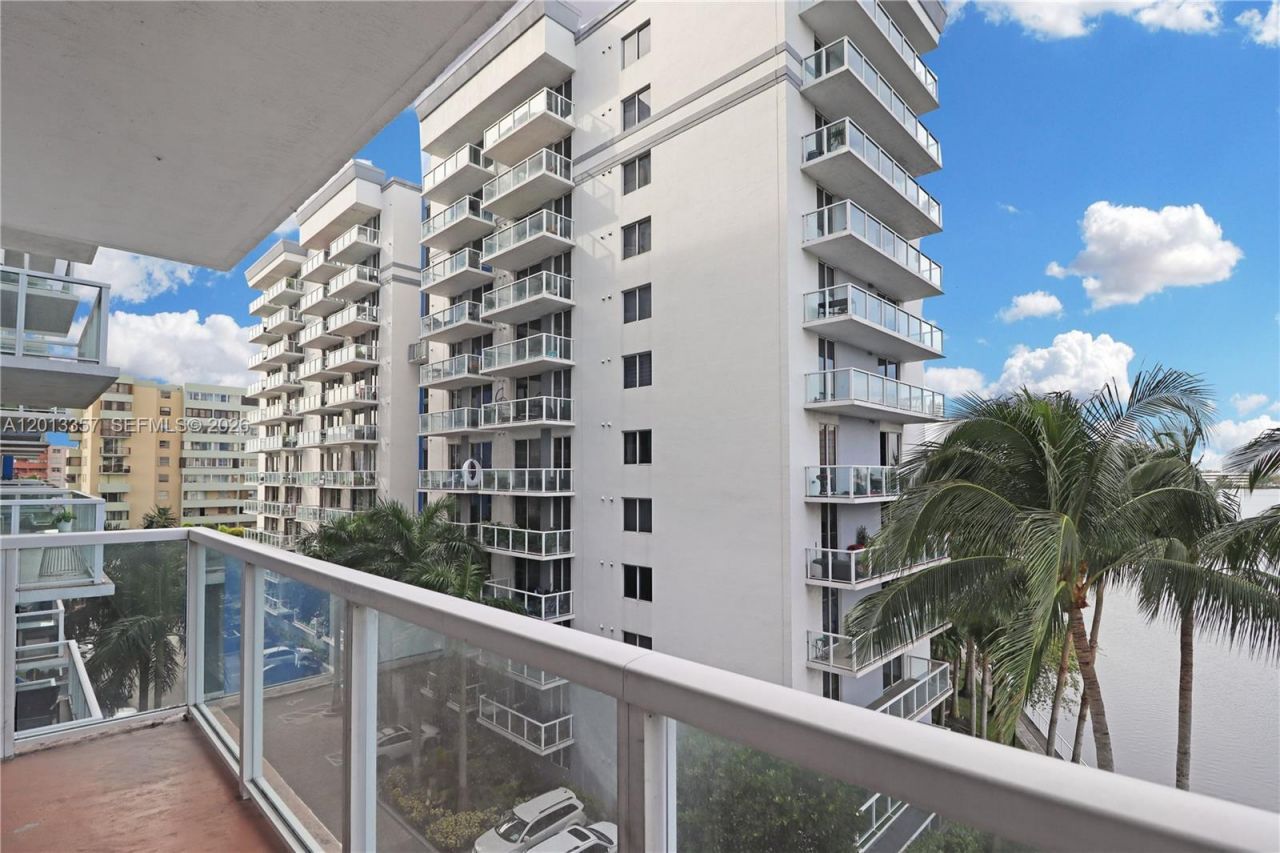 5085 NW 7th St, Unit 601, Miami, FL 33126 Photo
