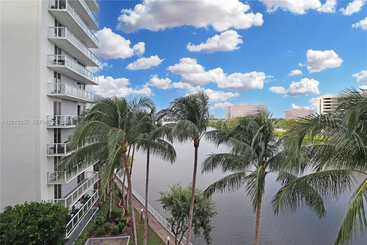 5085 NW 7th St, Unit 601, Miami, FL 33126 Photo