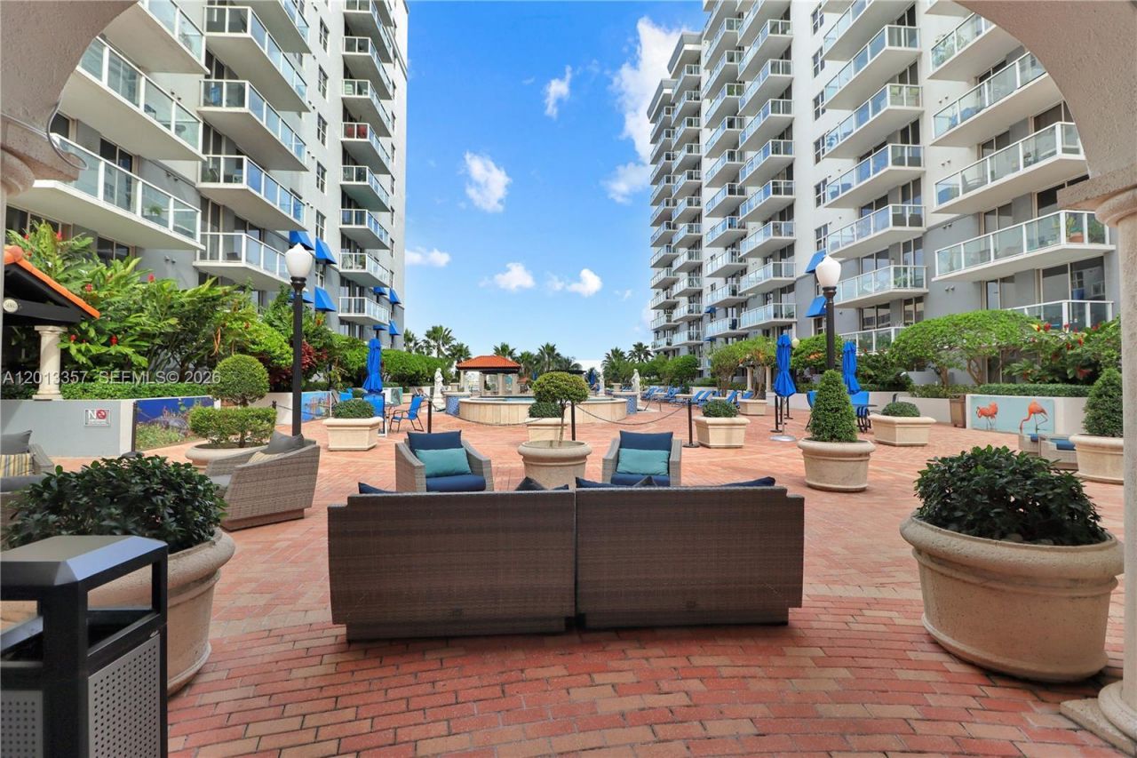5085 NW 7th St, Unit 601, Miami, FL 33126 Photo