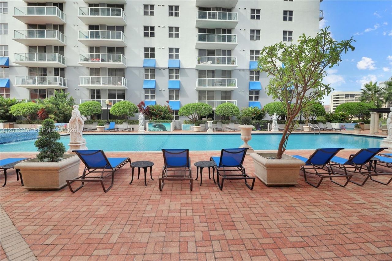 5085 NW 7th St, Unit 601, Miami, FL 33126 Photo