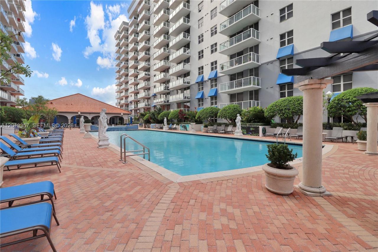 5085 NW 7th St, Unit 601, Miami, FL 33126 Photo