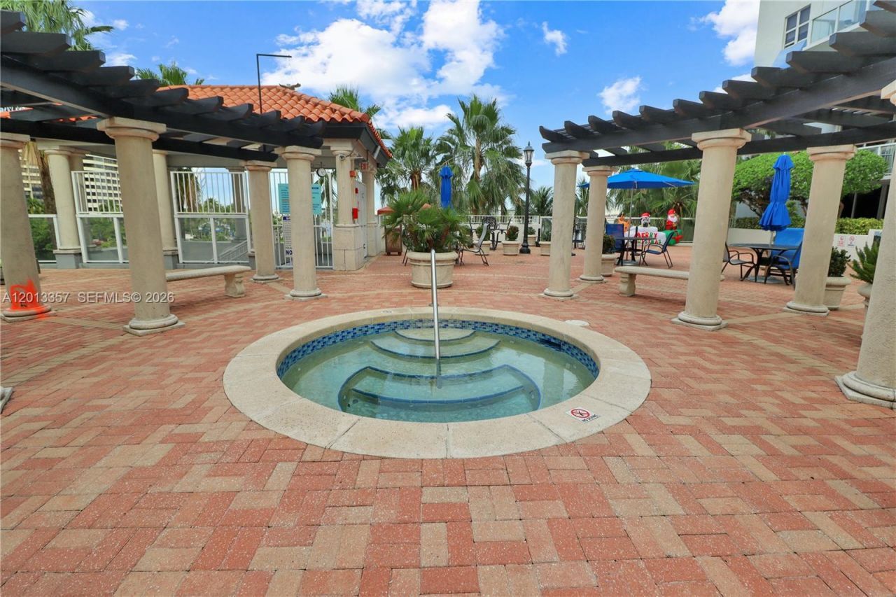 5085 NW 7th St, Unit 601, Miami, FL 33126 Photo