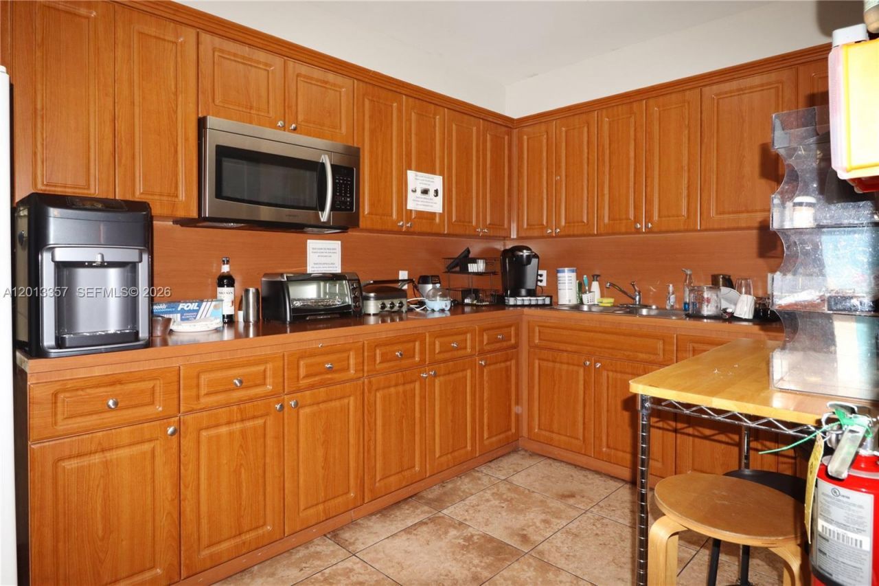 5085 NW 7th St, Unit 601, Miami, FL 33126 Photo