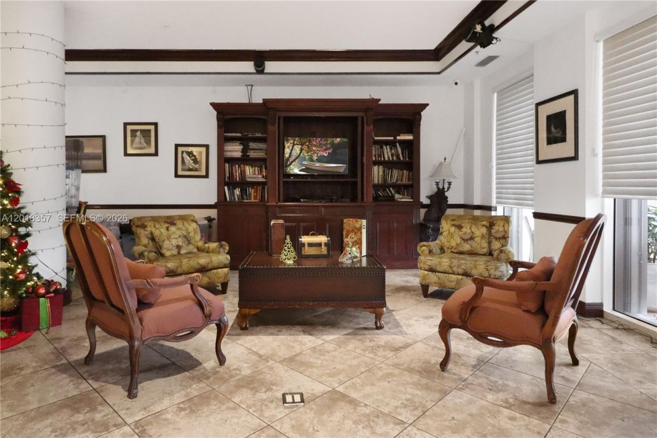 5085 NW 7th St, Unit 601, Miami, FL 33126 Photo