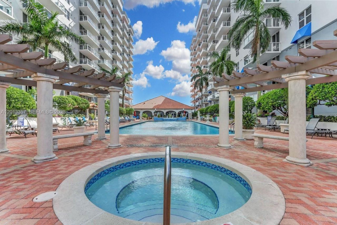 5085 NW 7th St, Unit 601, Miami, FL 33126 Photo