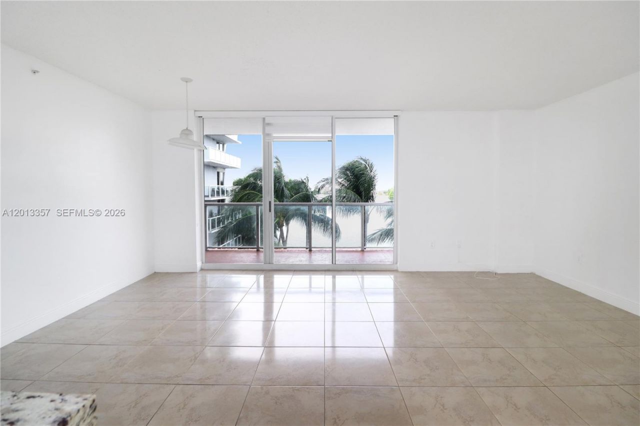 5085 NW 7th St, Unit 601, Miami, FL 33126 Photo
