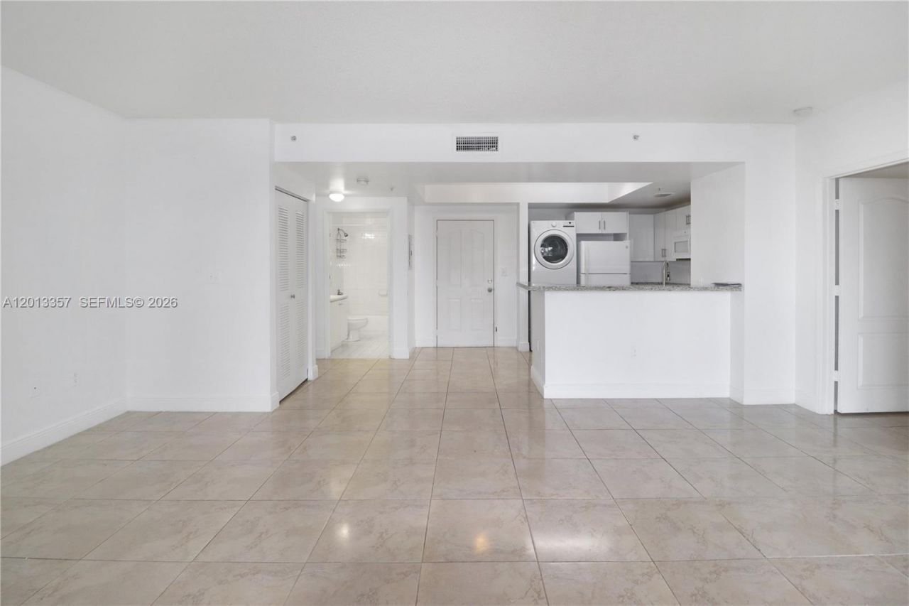 5085 NW 7th St, Unit 601, Miami, FL 33126 Photo