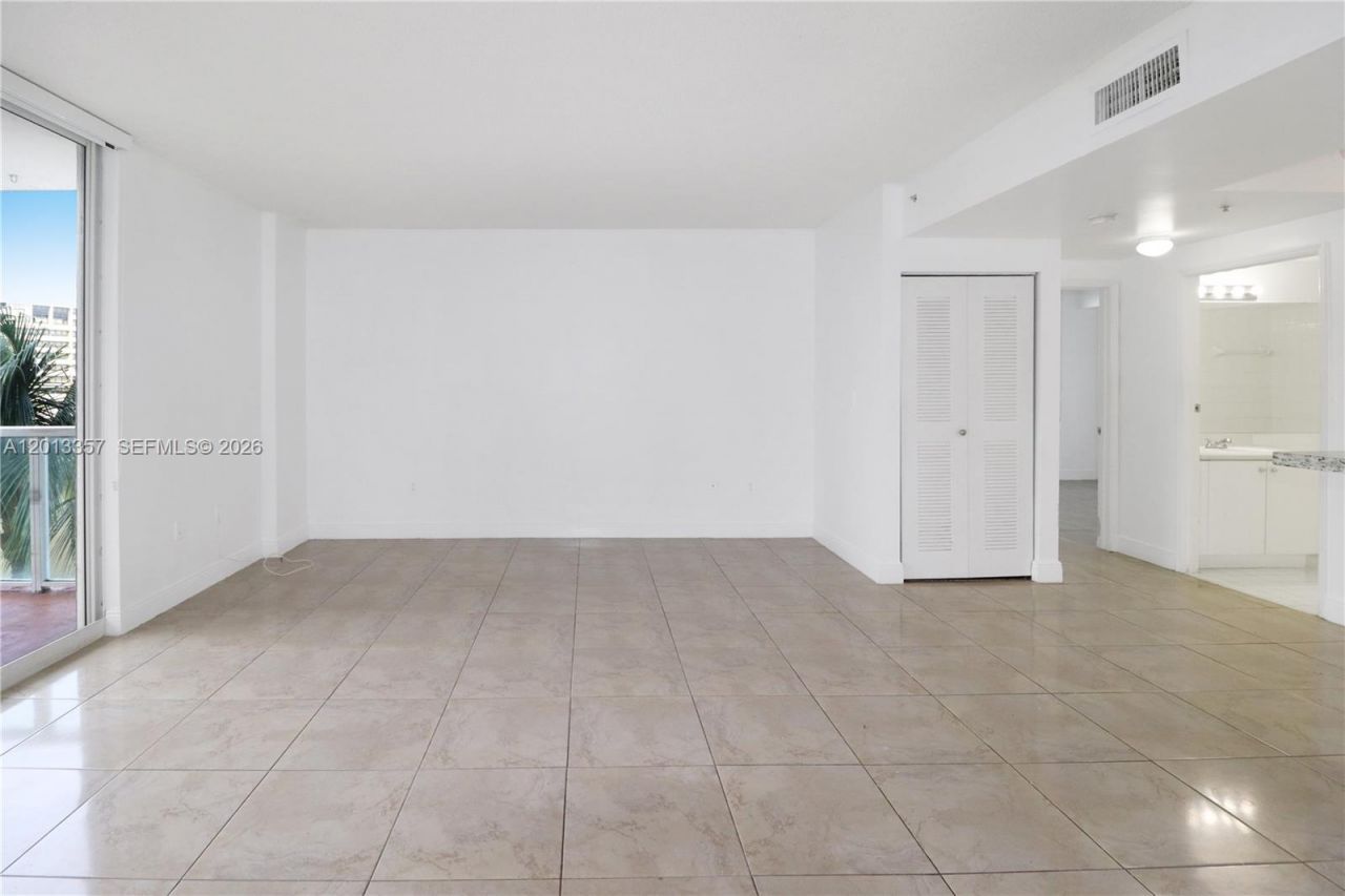 5085 NW 7th St, Unit 601, Miami, FL 33126 Photo
