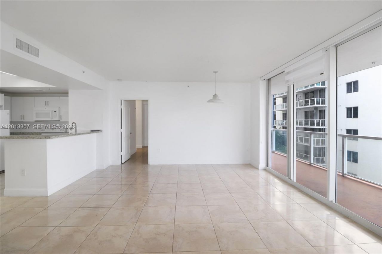 5085 NW 7th St, Unit 601, Miami, FL 33126 Photo