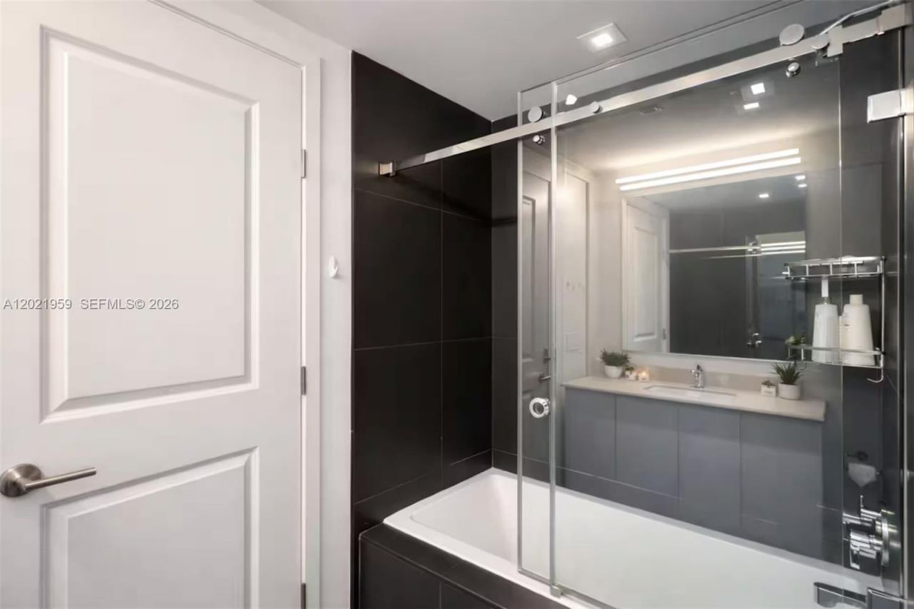 1600 NE 1st Ave , Unit 1605, Miami, FL 33132 Photo
