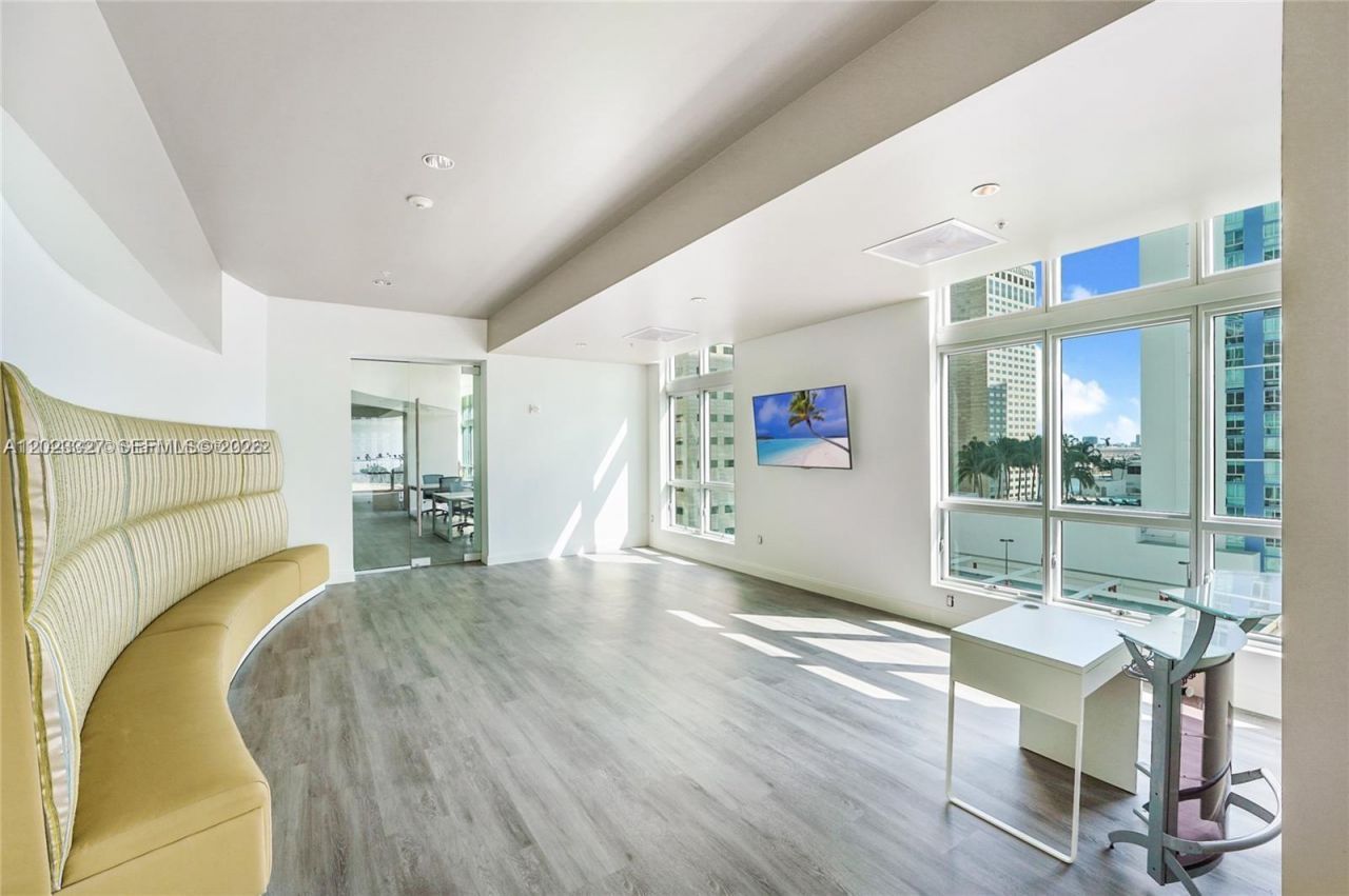 300 S Biscayne Blvd, Unit T-1404, Miami, FL 33131 Photo