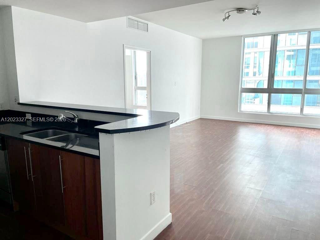 300 S Biscayne Blvd, Unit T-1404, Miami, FL 33131 Photo
