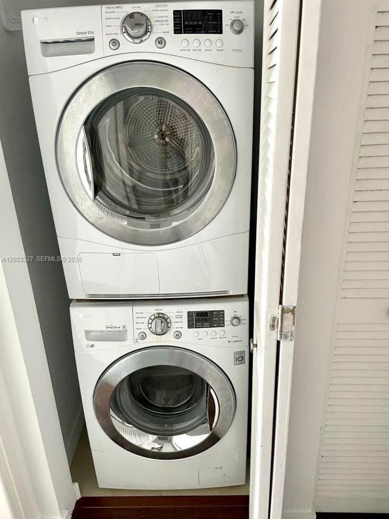 300 S Biscayne Blvd, Unit T-1404, Miami, FL 33131 Photo