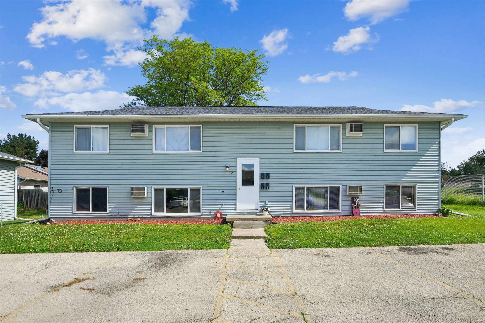 503 & 507 Rosemere Lane, Maquoketa, IA 52060 Main Photo
