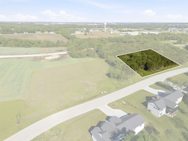 2026 SE Wildwood Avenue, Dyersville, IA 52040
