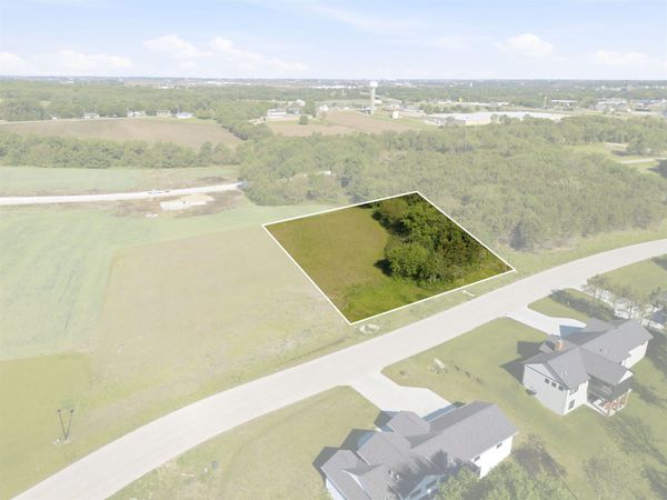 2030 SE Wildwood Avenue, Dyersville, IA 52040