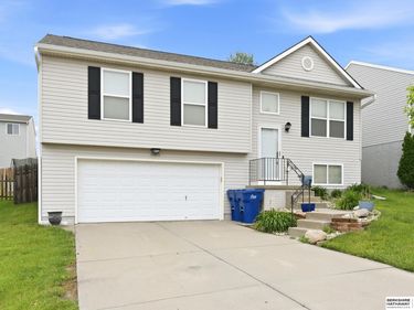 15406 Clay Street , Bennington, NE 68007