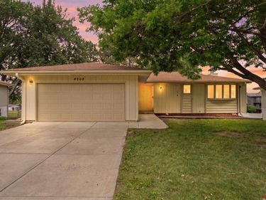 4508 Hallcliffe Road , Lincoln, NE 68516