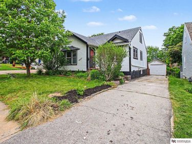 4422 Pacific Street, Omaha, NE 68105