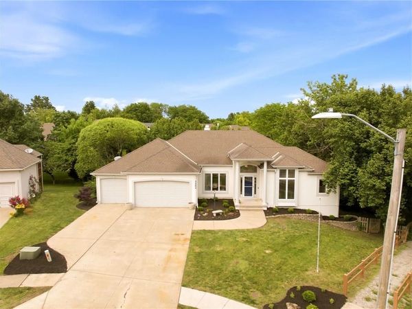 2404 SW Wintergreen Court, Lee's Summit, MO 64081