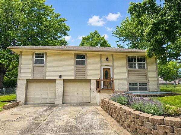 1915 SW 5th Street, Blue Springs, MO 64014