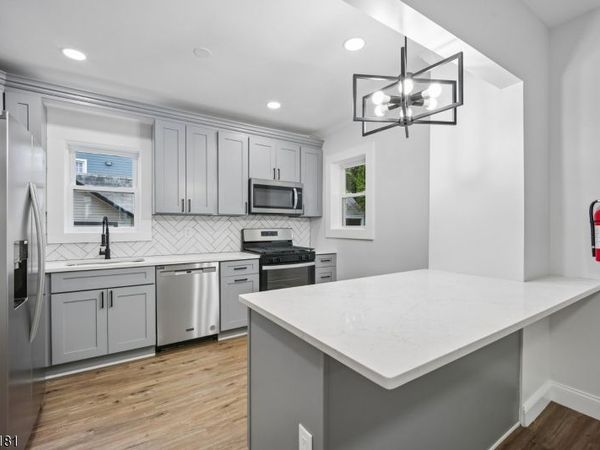 18 Hilton Ave, Maplewood, NJ 07040