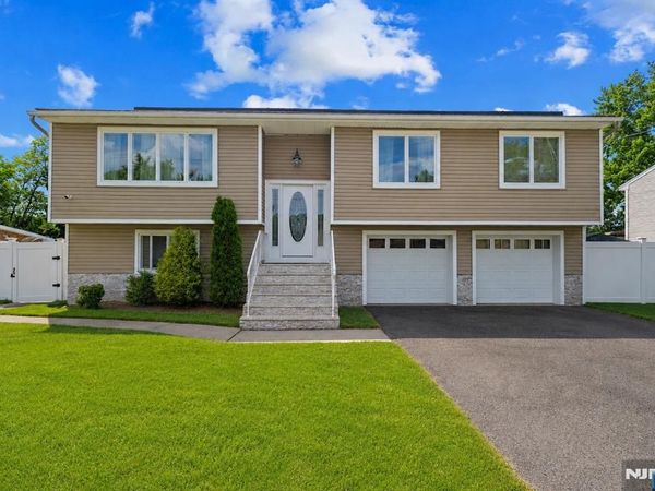 15 Robby Road, LITTLE FERRY, NJ 07643