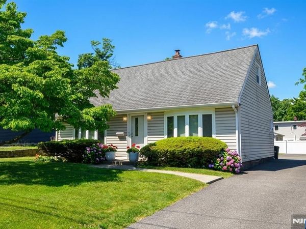 9 Pine Street, MIDLAND PARK, NJ 07432