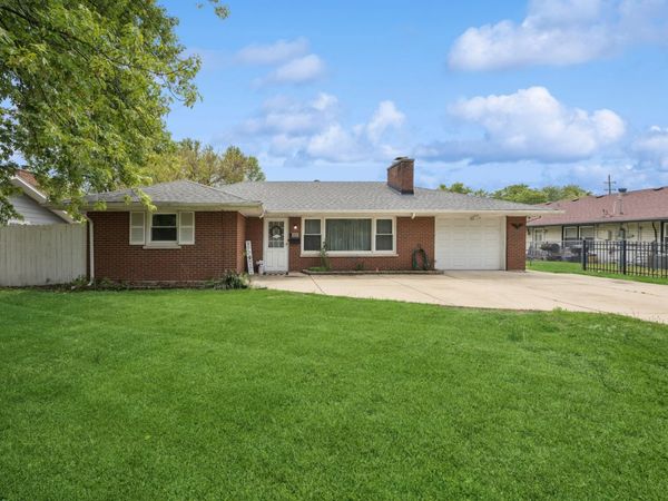 566 Michigan Avenue , Aurora, IL 60506