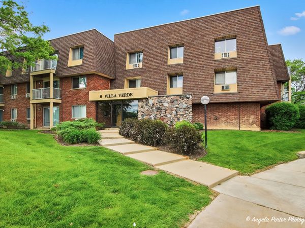 6 Villa Verde Drive, Unit 110, Buffalo Grove, IL 60089