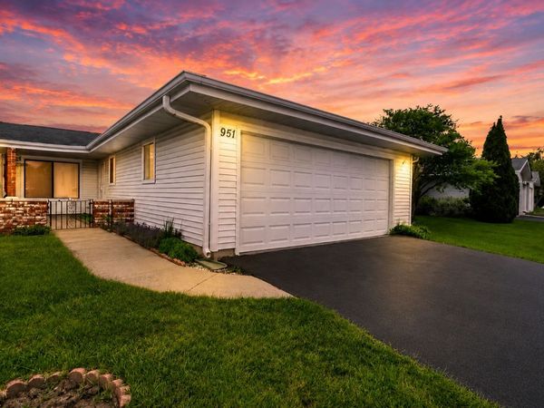 951 Chelsea Lane , Unit 951, Schaumburg, IL 60193
